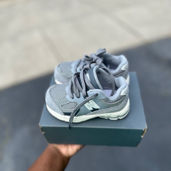 Toddler New Balance 2002 Grey Sneakers sz 6 - Picture 4 of 4